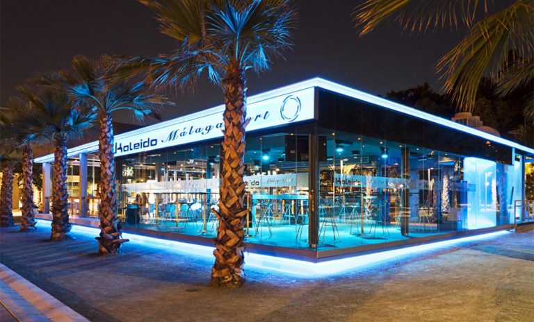 Mobiliario contract Bar de Playa Kaleido Málaga Port