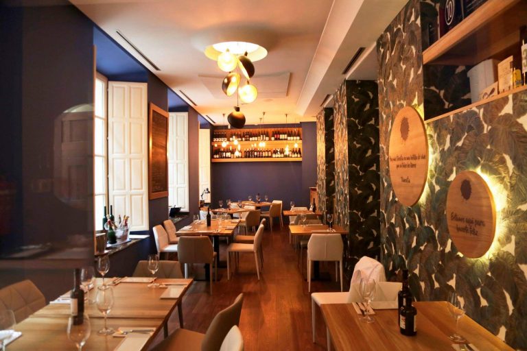 Mobiliario contract Restaurante Eboka (Málaga)