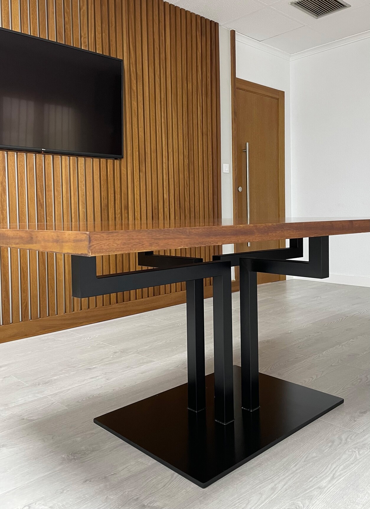 mesa a medida fabricada para proyecto hotelero