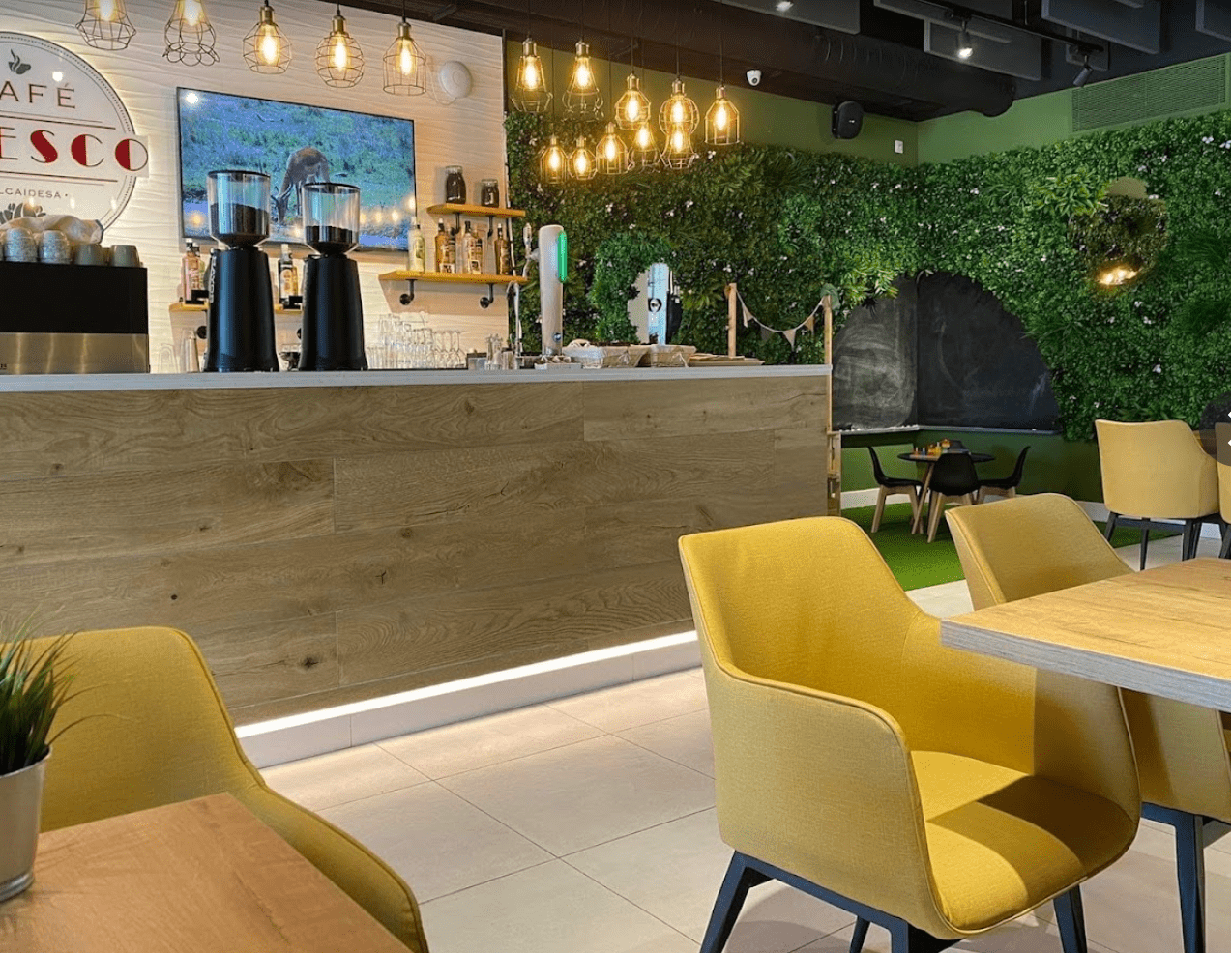 Mobiliario de hostelería suministrado por INOU en Cafe fresco