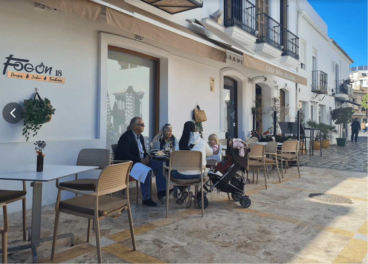 Mobiliario de hostelería suministrado por INOU en CASA DOÑA JERONIMA Estepona - Málaga