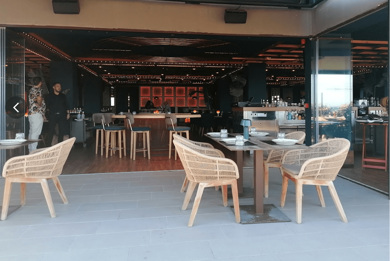 Mobiliario de hostelería suministrado por INOU en PALO CORTADO restaurante Meloneras Canarias