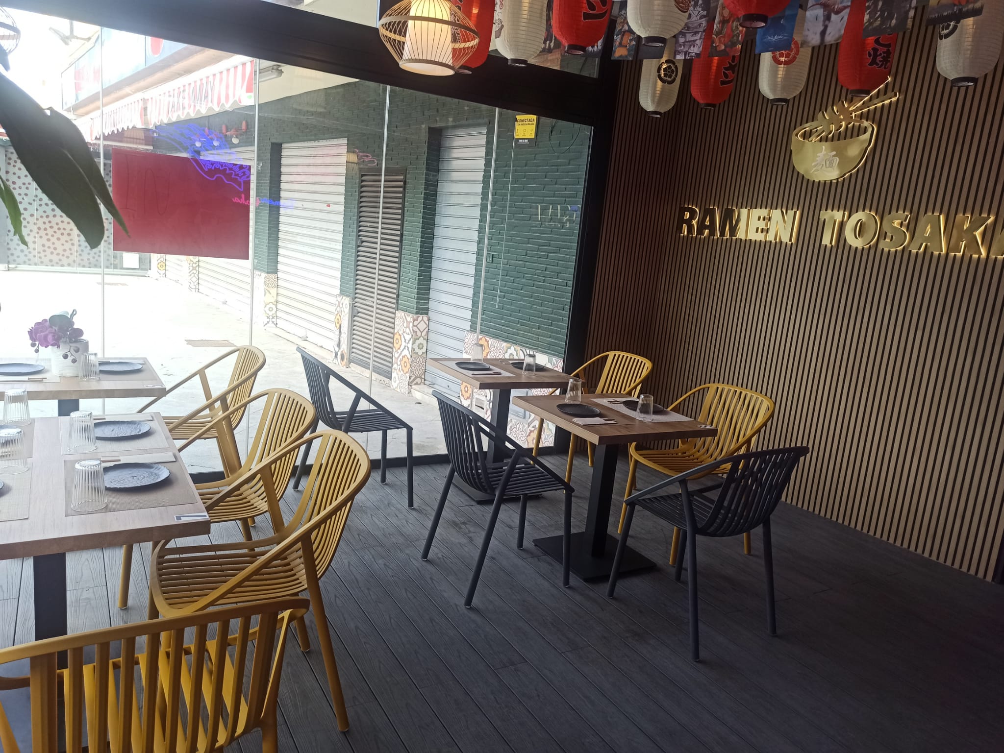 Mobilario-restaurante-by-INOU_SITAMON