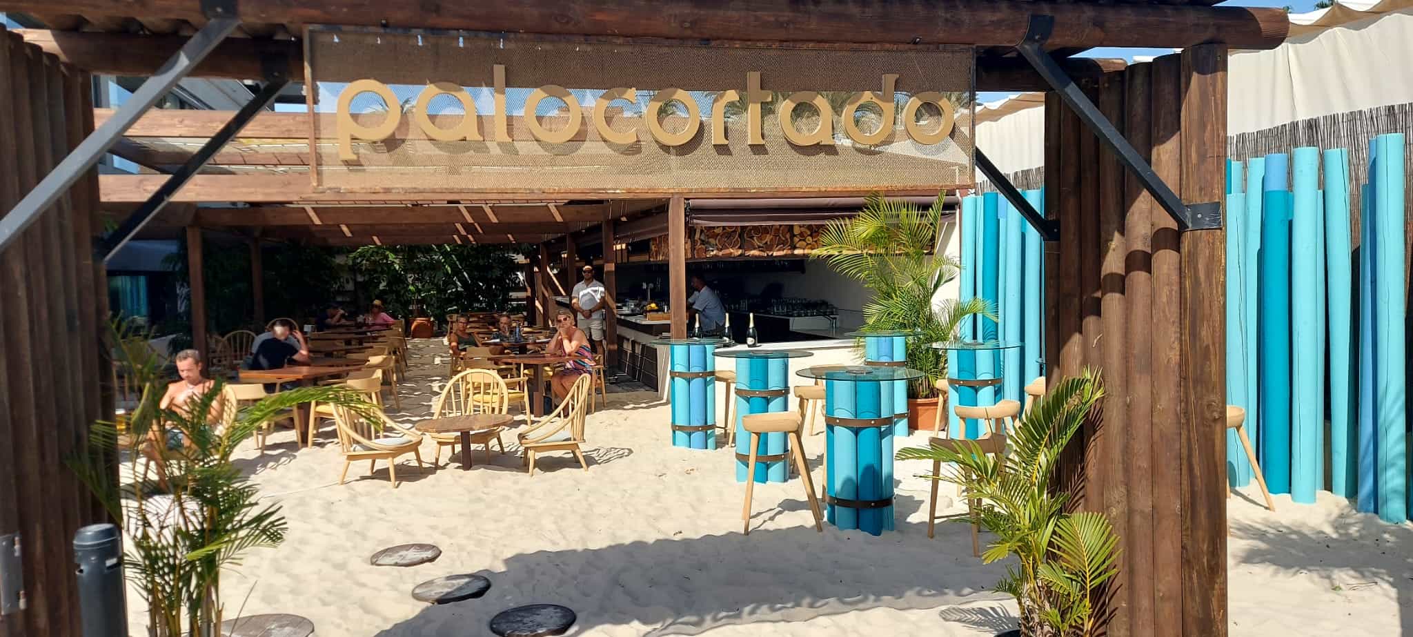 Mobiliario-beach-club-by-INOU