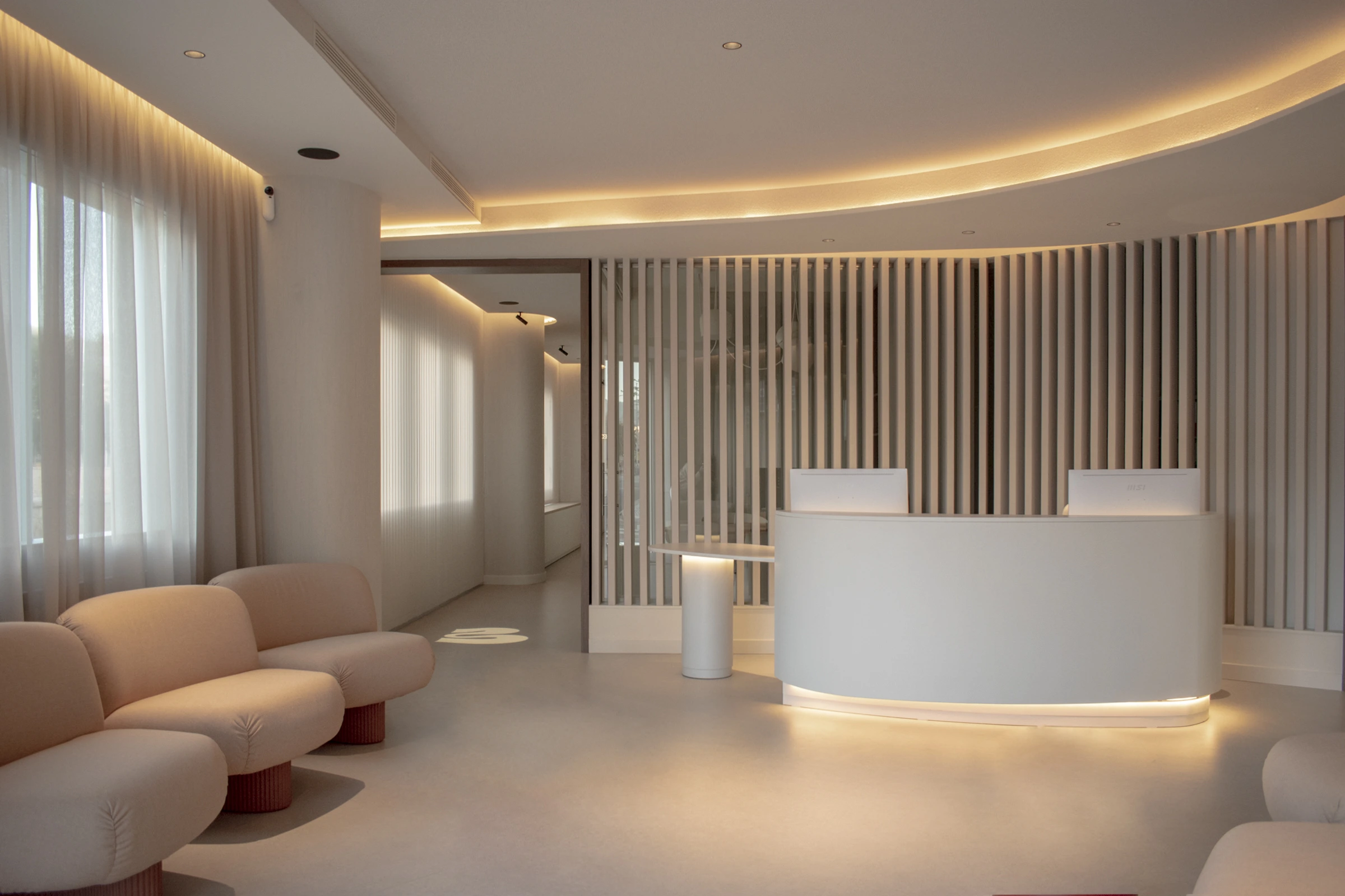 mobiliario recepción clinica dental baca by INOU LAGO interioriza