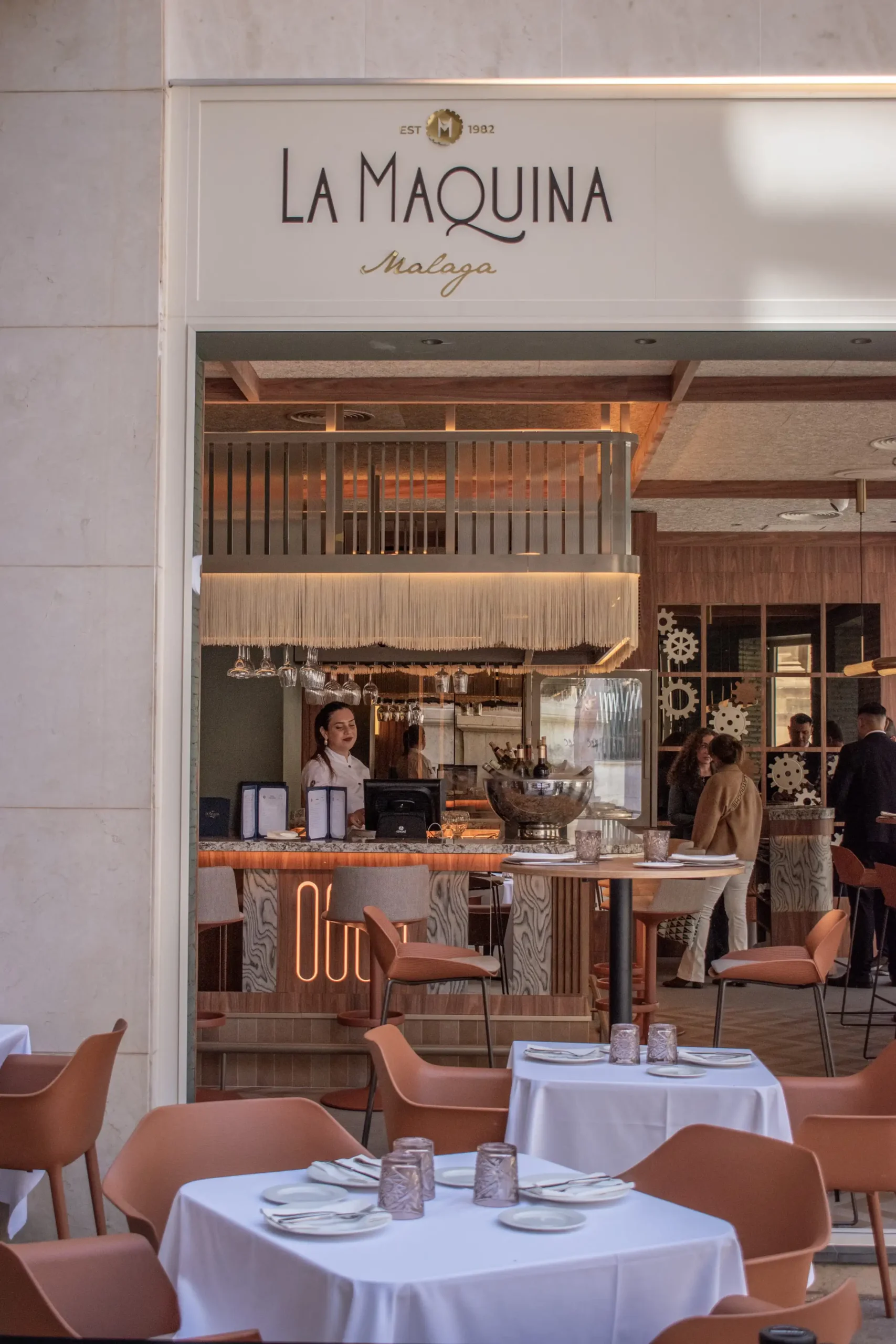 sillas terraza La Máquina restaurante by INOU LAGO Interioriza